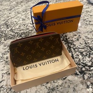 New Louis Vuitton Monogram Zippy Wallet with Red Interior